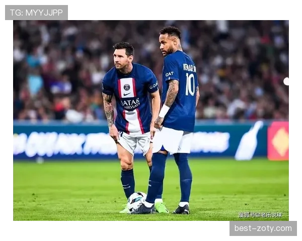 内马尔与梅西在进攻位置上分散推动，展现单点驱动与多点参与差异